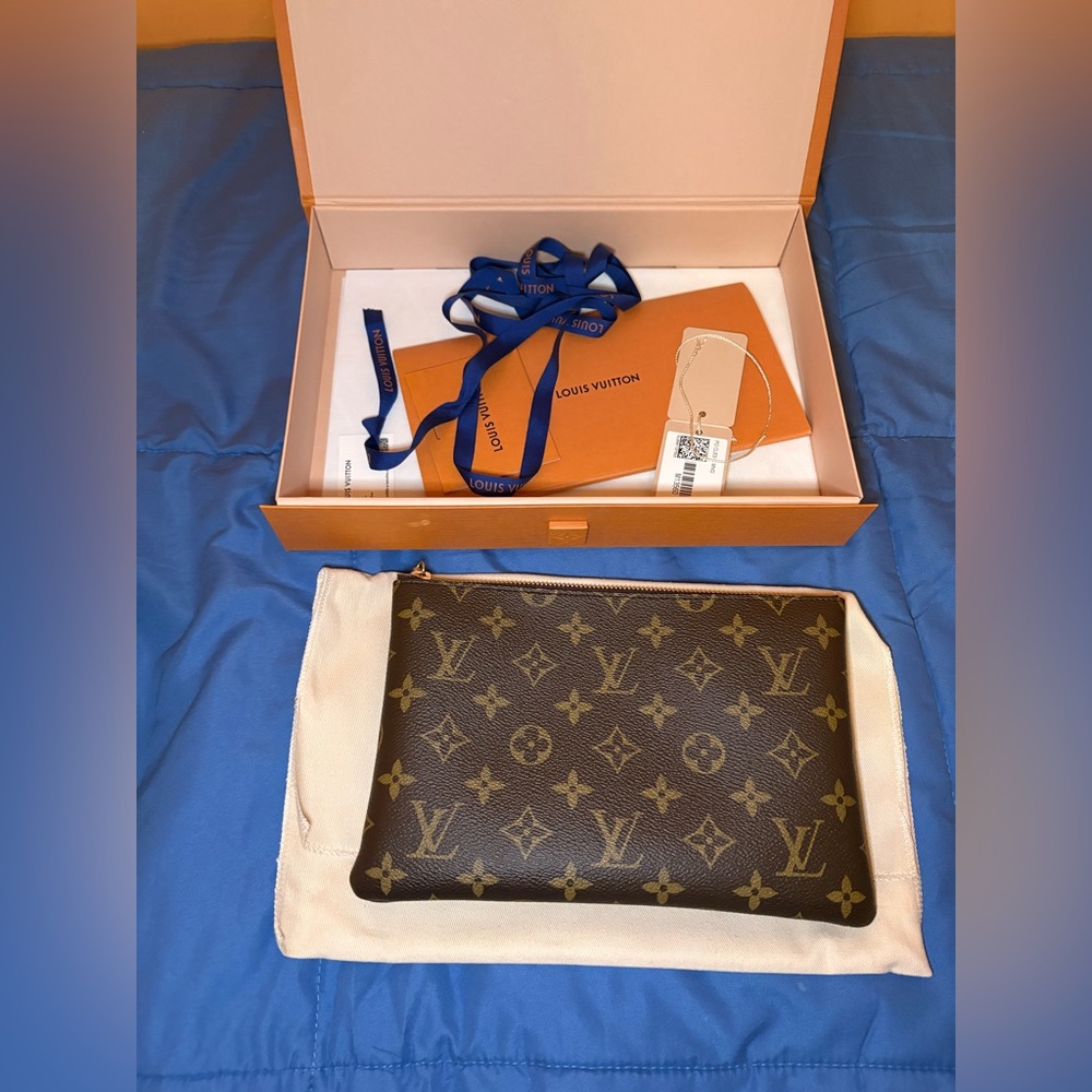 Louis Vuitton Medium Key Pouch - image 1